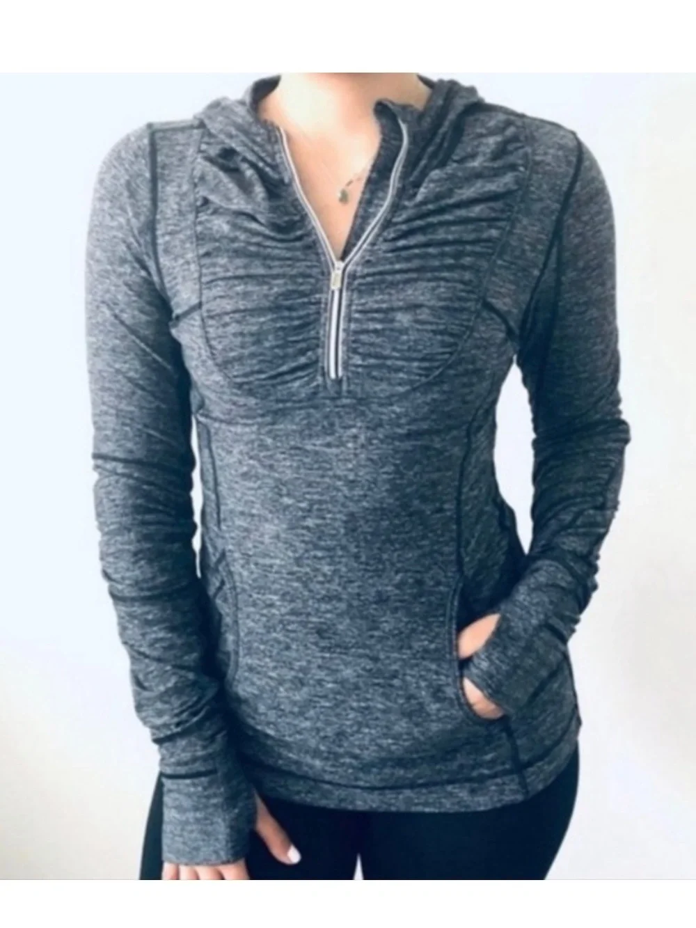 Lululemon Run Resolution Hoodie Top Womens size 4 Athleisure
